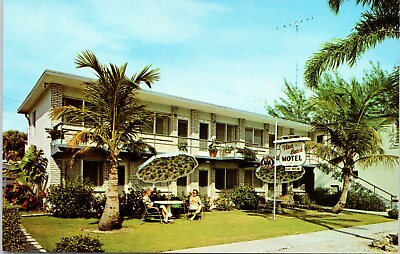 #ad Vero Beach FL VERO#x27;S BEACH MOTEL Lawn Picnic Unused Florida Postcard 911 $2.25